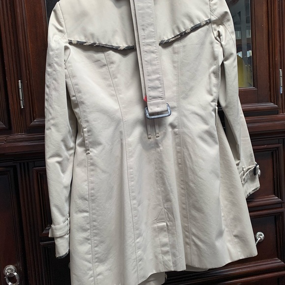 Burberry coat - Picture 4 of 4